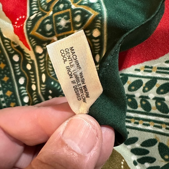 Abstract vintage green and red floral scarf - Picture 6 of 7